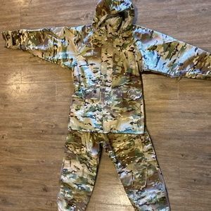 Military Issue Multicam Rain Suit, Size Medium Long Jacket/Medium Regular Pants